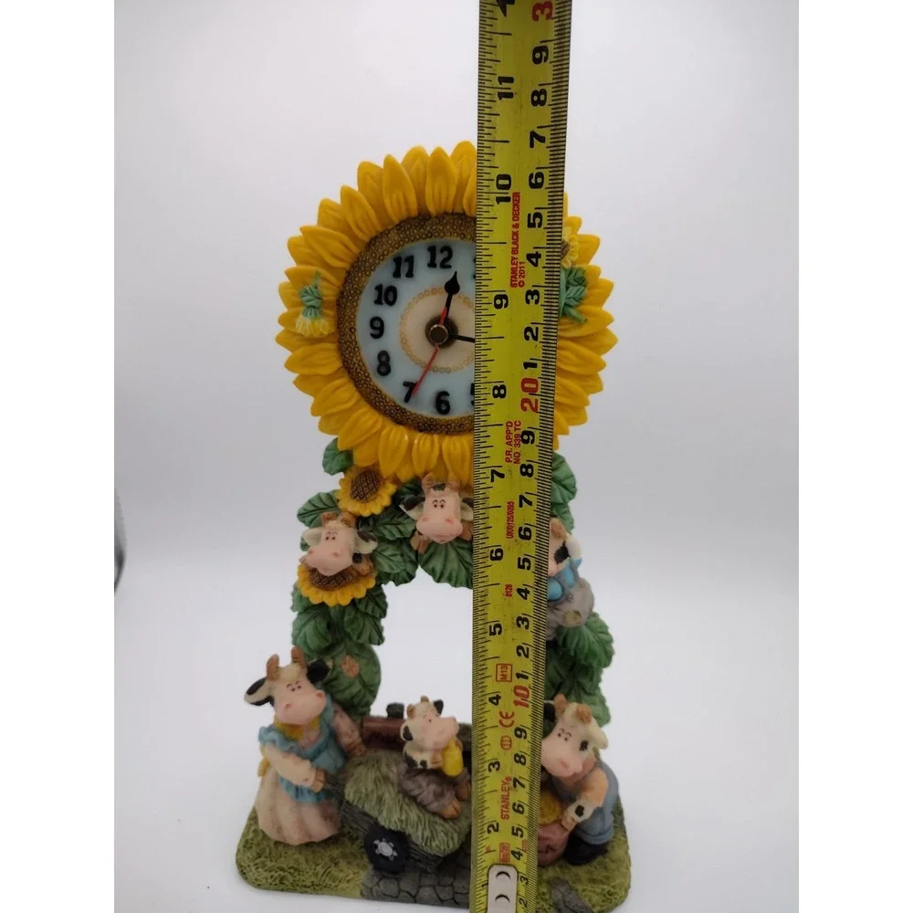 Vintage Cow And Sunflower Clock Movement Clock‎ Swings Works Great